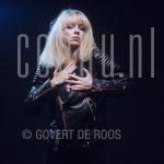 12-02-1980 Ellen Foley at studio in Amsterdam, The Netherlands.

[keywords]Posed, Half Length, Eyecontact[/keywords]